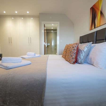 Helios Court Penthouse Serviced Apartment By Ferndale Maidenhead Bagian luar foto