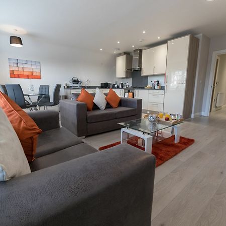 Helios Court Penthouse Serviced Apartment By Ferndale Maidenhead Bagian luar foto
