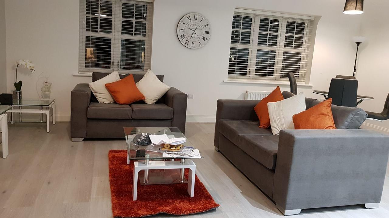 Helios Court Penthouse Serviced Apartment By Ferndale Maidenhead Bagian luar foto