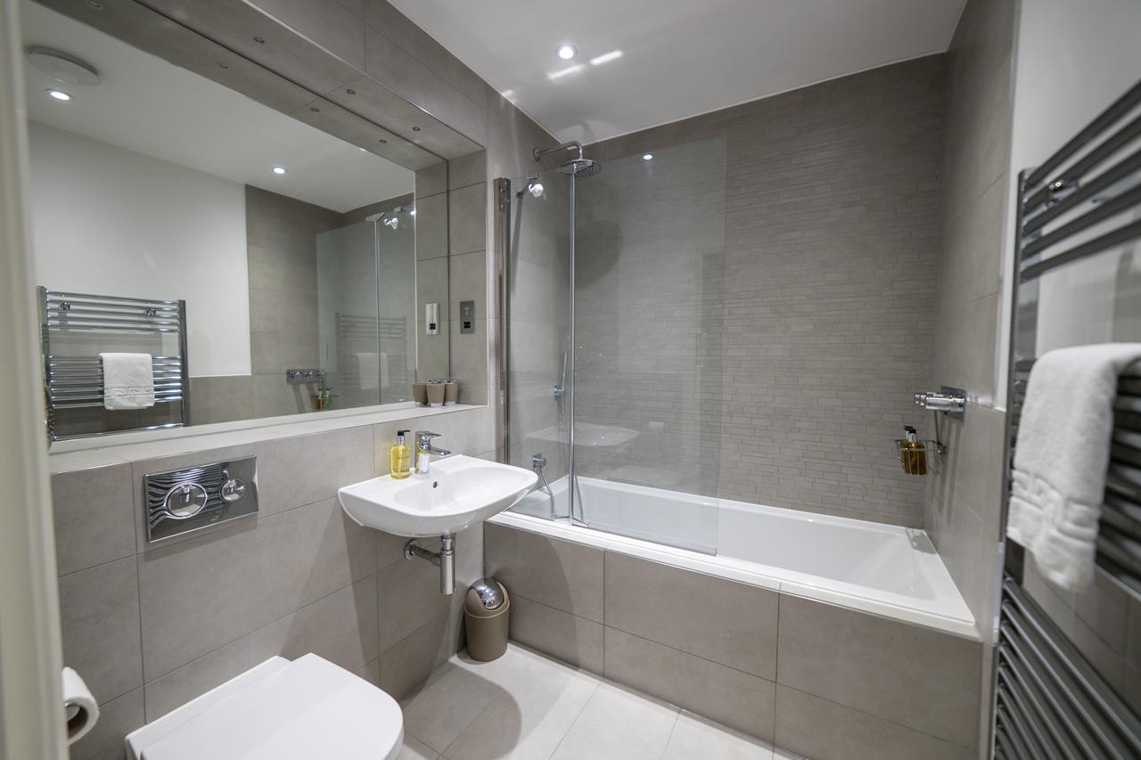 Helios Court Penthouse Serviced Apartment By Ferndale Maidenhead Bagian luar foto