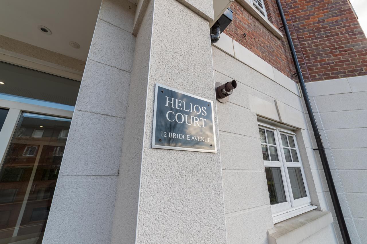 Helios Court Penthouse Serviced Apartment By Ferndale Maidenhead Bagian luar foto