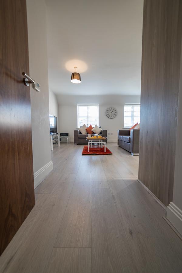 Helios Court Penthouse Serviced Apartment By Ferndale Maidenhead Bagian luar foto