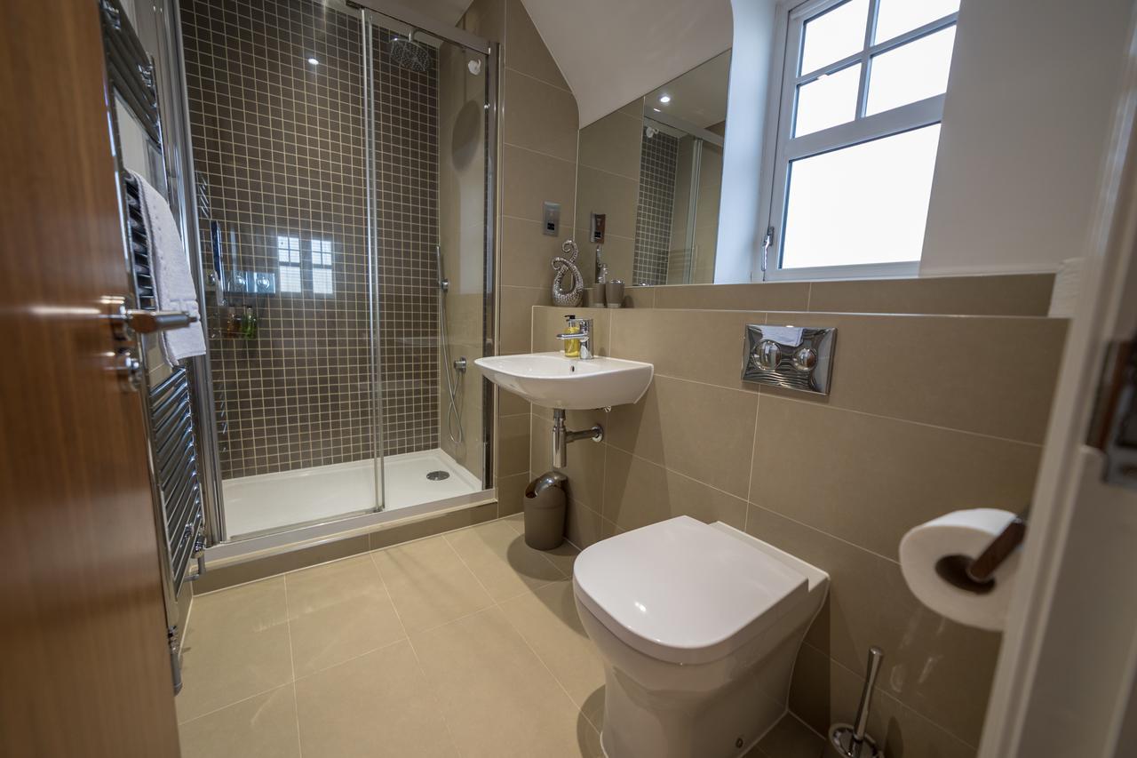 Helios Court Penthouse Serviced Apartment By Ferndale Maidenhead Bagian luar foto