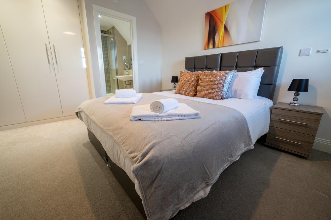 Helios Court Penthouse Serviced Apartment By Ferndale Maidenhead Bagian luar foto
