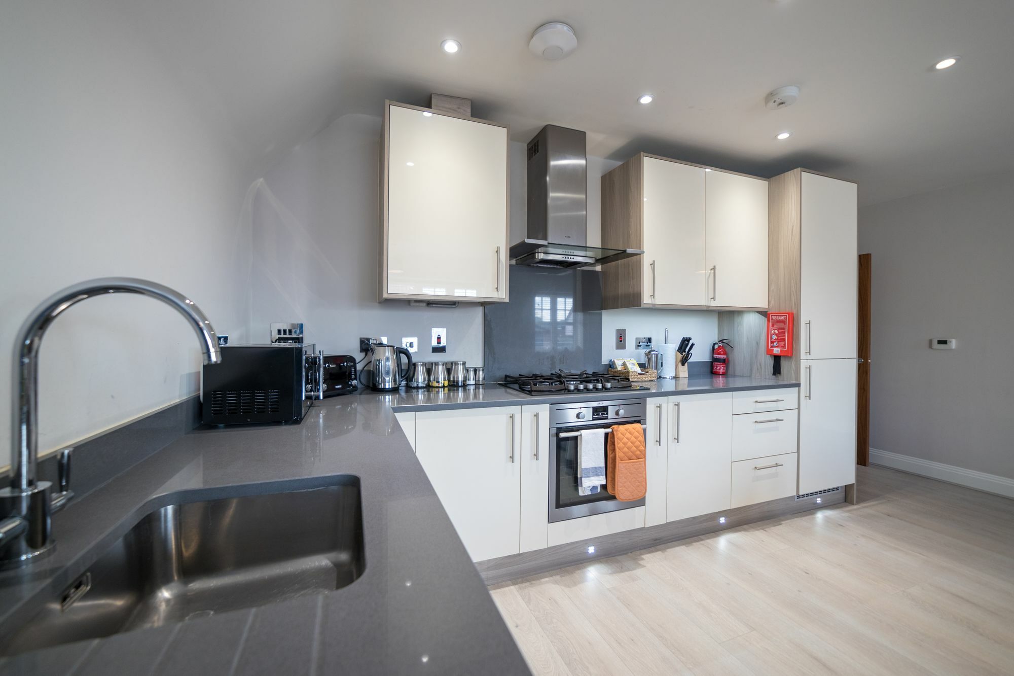 Helios Court Penthouse Serviced Apartment By Ferndale Maidenhead Bagian luar foto