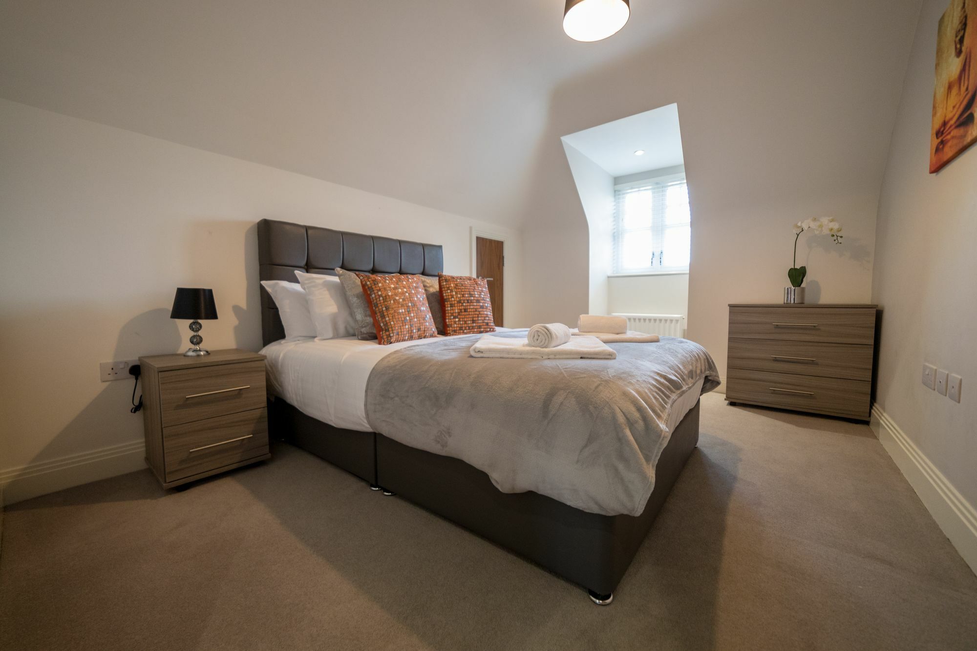 Helios Court Penthouse Serviced Apartment By Ferndale Maidenhead Bagian luar foto