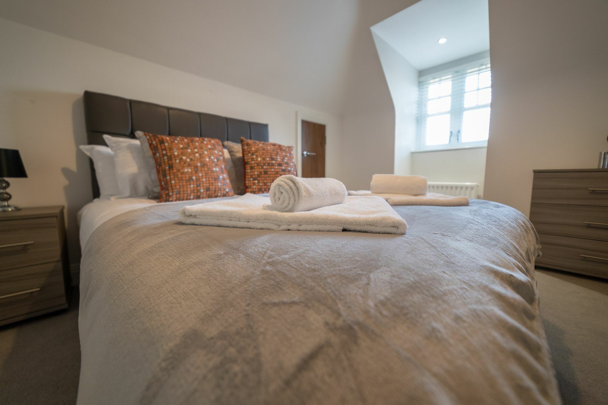 Helios Court Penthouse Serviced Apartment By Ferndale Maidenhead Bagian luar foto