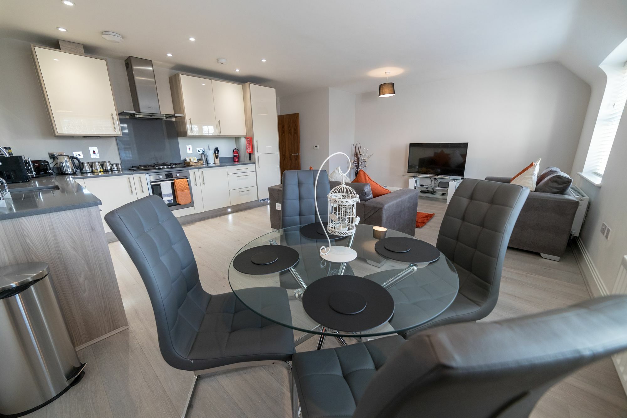 Helios Court Penthouse Serviced Apartment By Ferndale Maidenhead Bagian luar foto