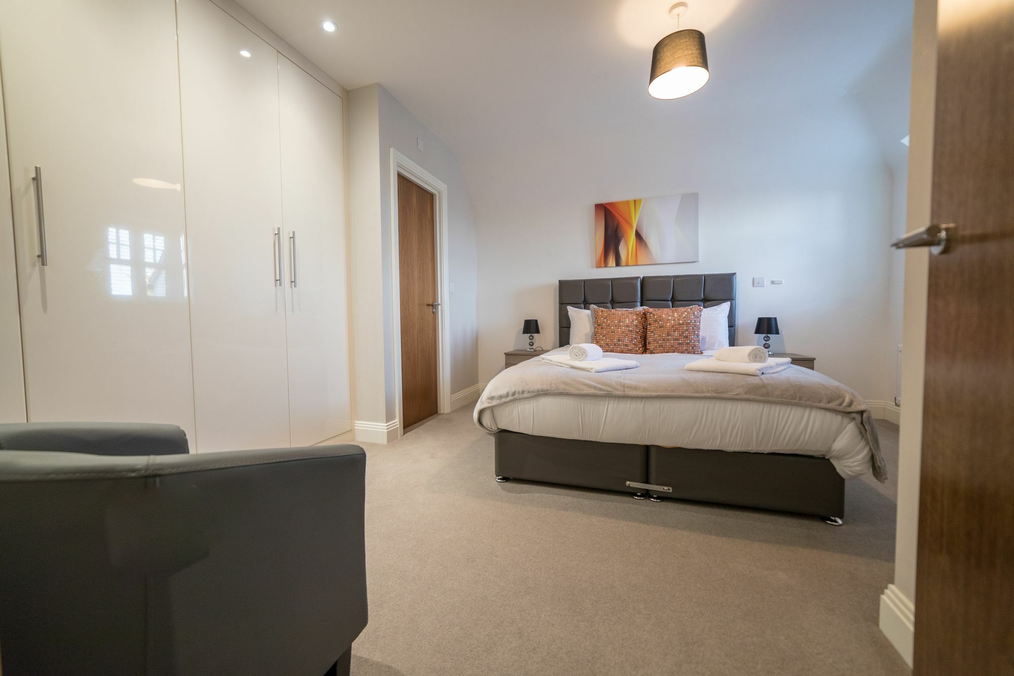 Helios Court Penthouse Serviced Apartment By Ferndale Maidenhead Bagian luar foto