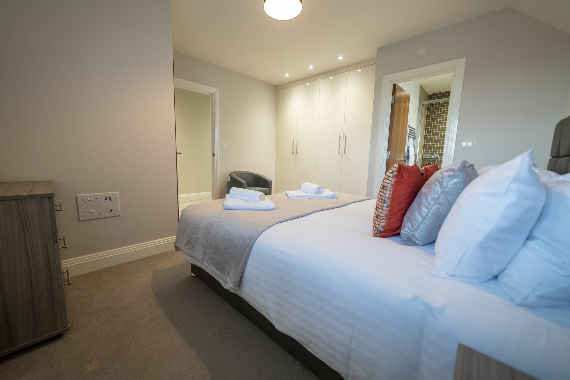 Helios Court Penthouse Serviced Apartment By Ferndale Maidenhead Bagian luar foto