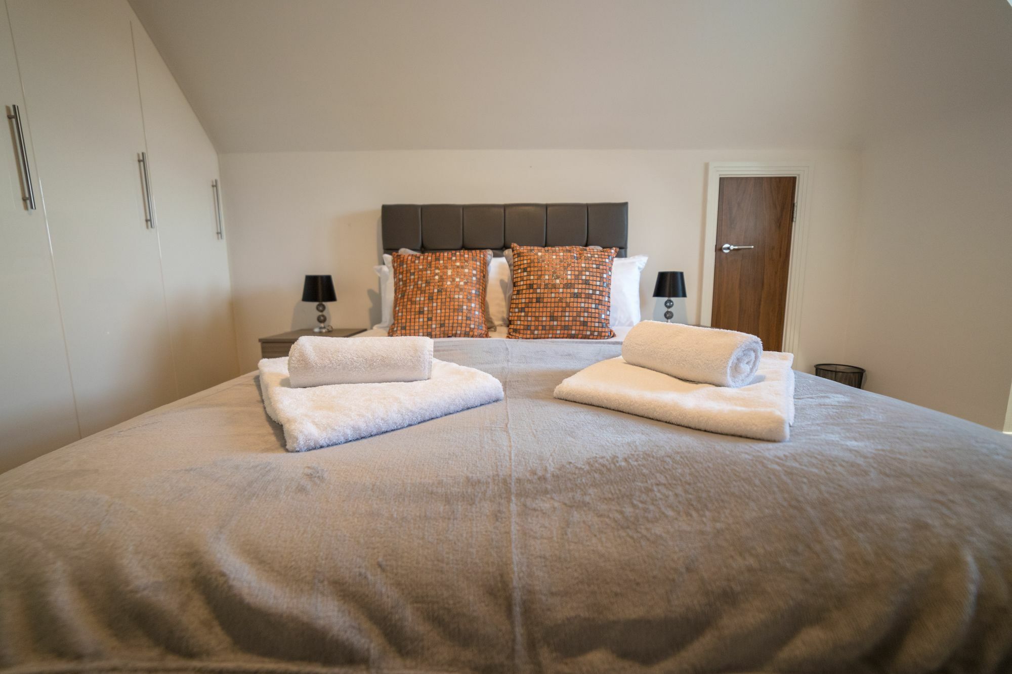 Helios Court Penthouse Serviced Apartment By Ferndale Maidenhead Bagian luar foto