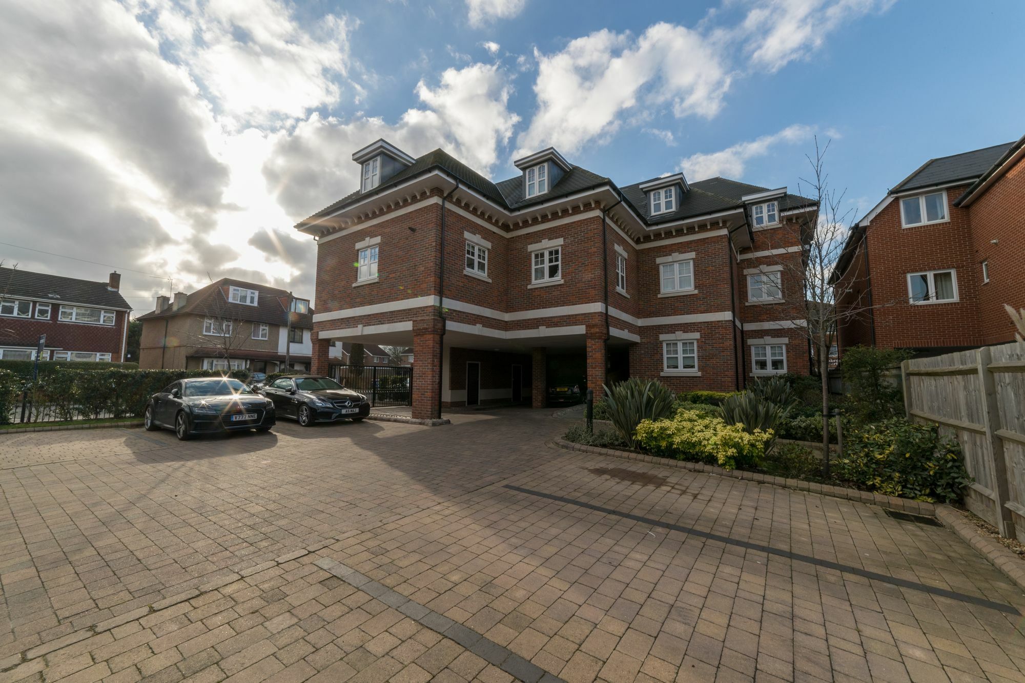 Helios Court Penthouse Serviced Apartment By Ferndale Maidenhead Bagian luar foto