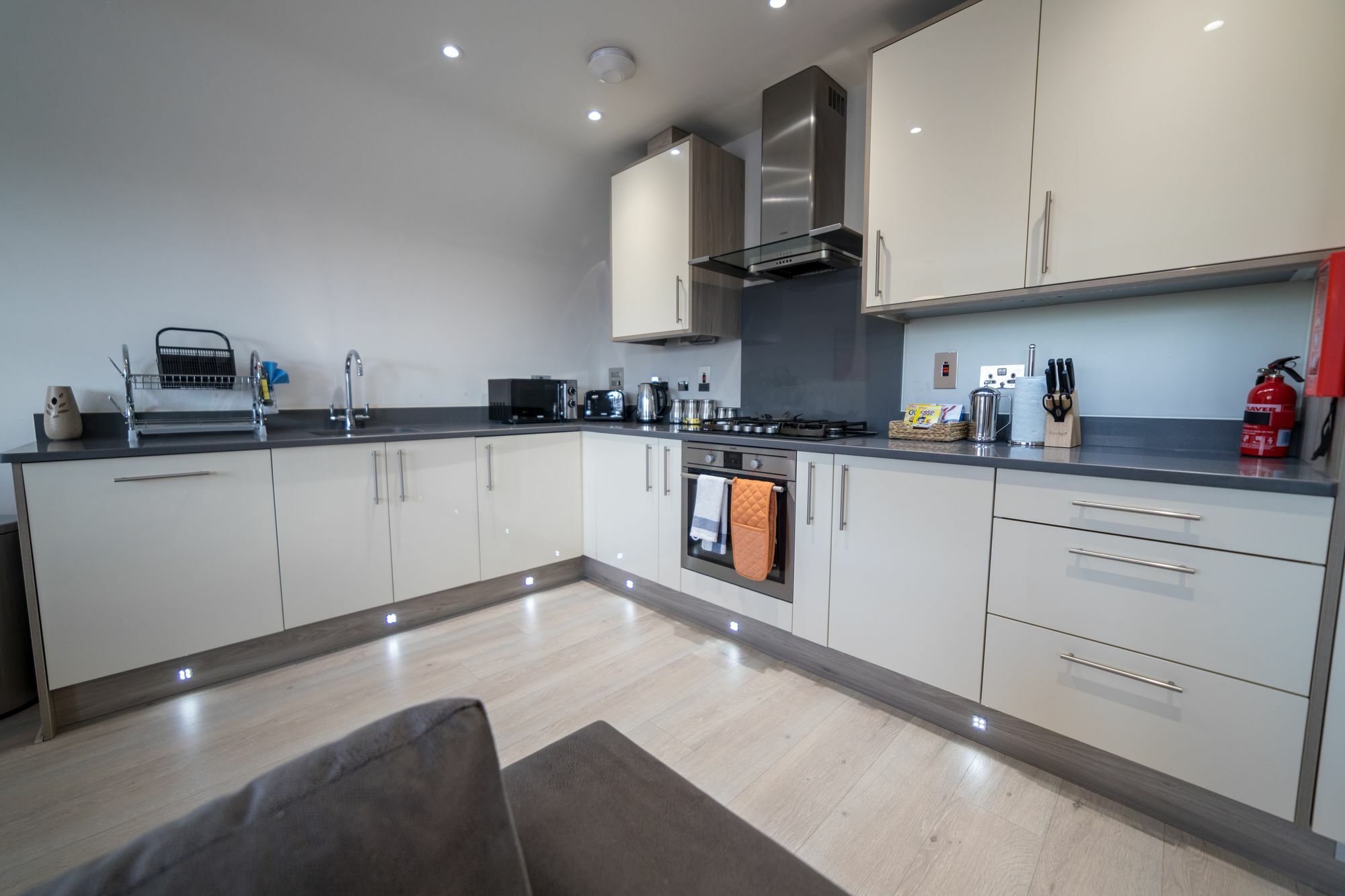 Helios Court Penthouse Serviced Apartment By Ferndale Maidenhead Bagian luar foto