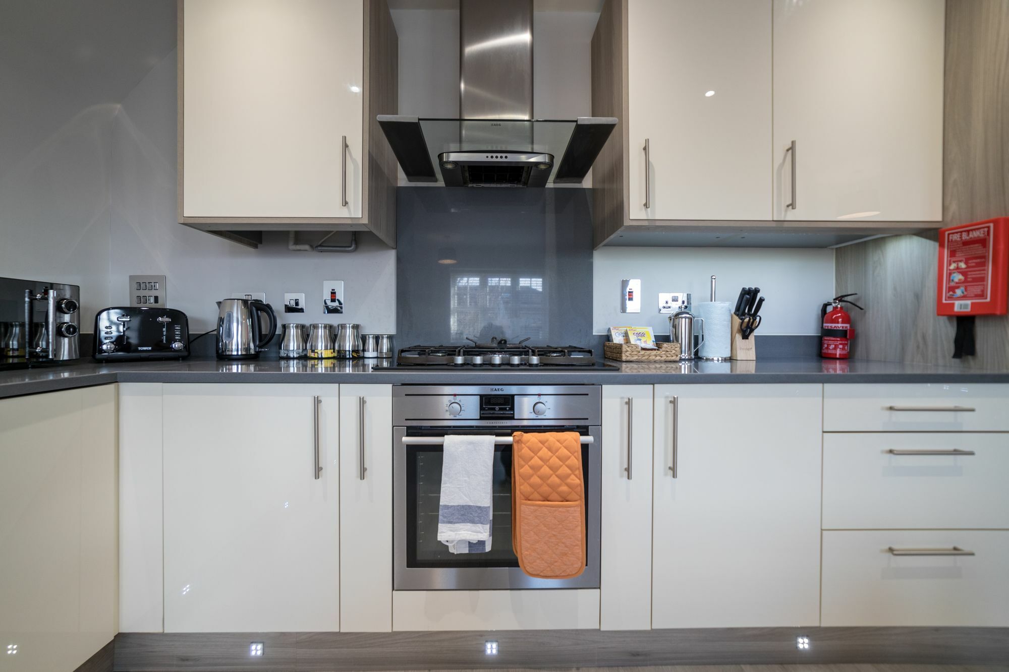 Helios Court Penthouse Serviced Apartment By Ferndale Maidenhead Bagian luar foto